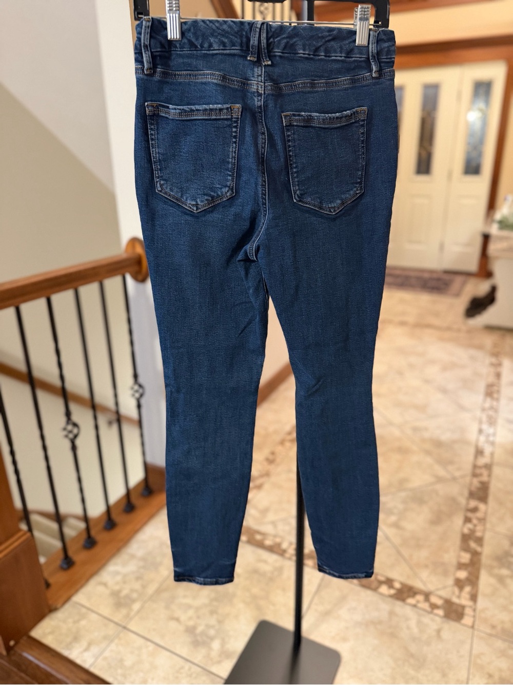 Good American Distressed Skinny Jeans Dark Wash Size 28 / 6 Approx - Picture 3 of 4